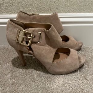 Statement booties! Size 8